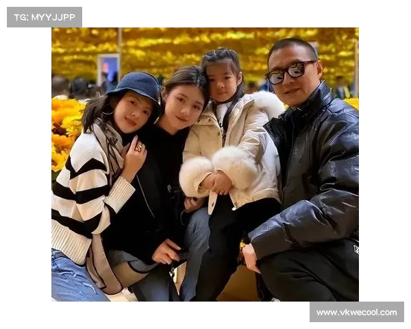 汪峰女儿小苹果身高艳亮相,韩国露脐装造型引发网络热议(汪峰女儿小苹果的小红书) 汪峰女儿小苹果身高艳亮相,韩国露脐装造型引发网络热议(汪峰女儿小苹果的小红书)