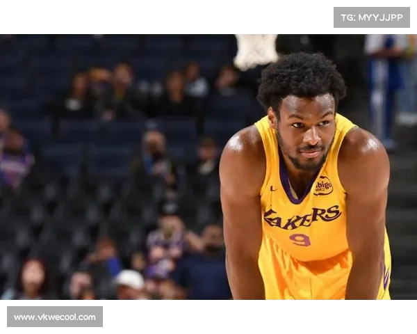 湖人夏联训练热身:克内克特与布朗尼投篮专注提升(湖人 布雷克) 湖人夏联训练热身:克内克特与布朗尼投篮专注提升(湖人 布雷克)