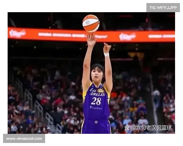首次首发机会难得,李月汝三分得,受犯规限制发挥(李月汝比赛照片) 首次首发机会难得,李月汝三分得,受犯规限制发挥(李月汝比赛照片)