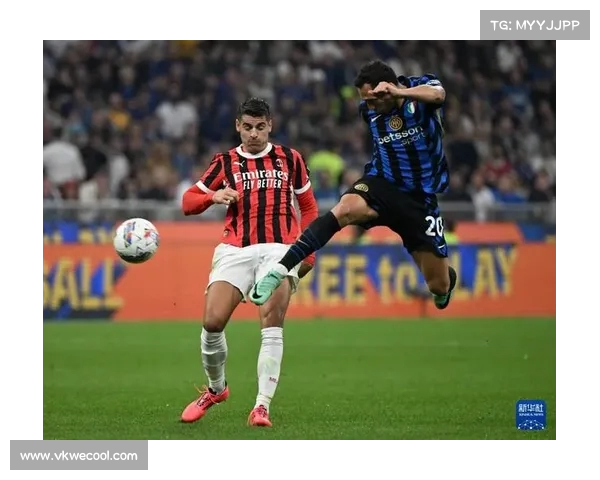 意大利足球甲级联赛AC米兰主场大胜国际米兰